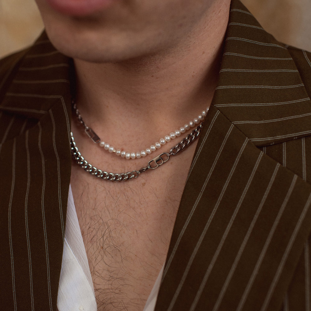 
            
                Load image into Gallery viewer, Bond The Pearl Necklace
            
        