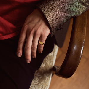 Bond signet ring