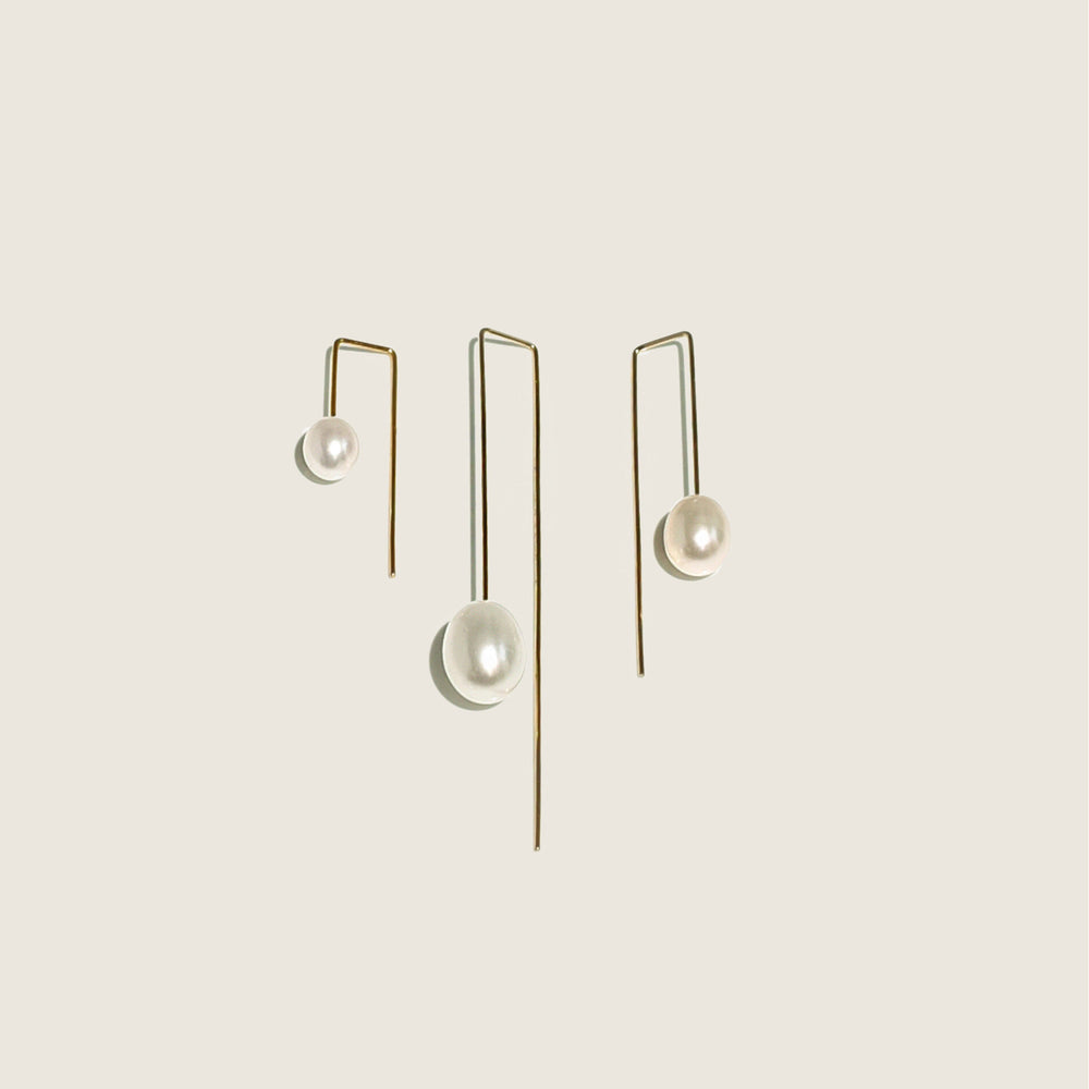 
            
                Load image into Gallery viewer, Louis Earrings S
            
        